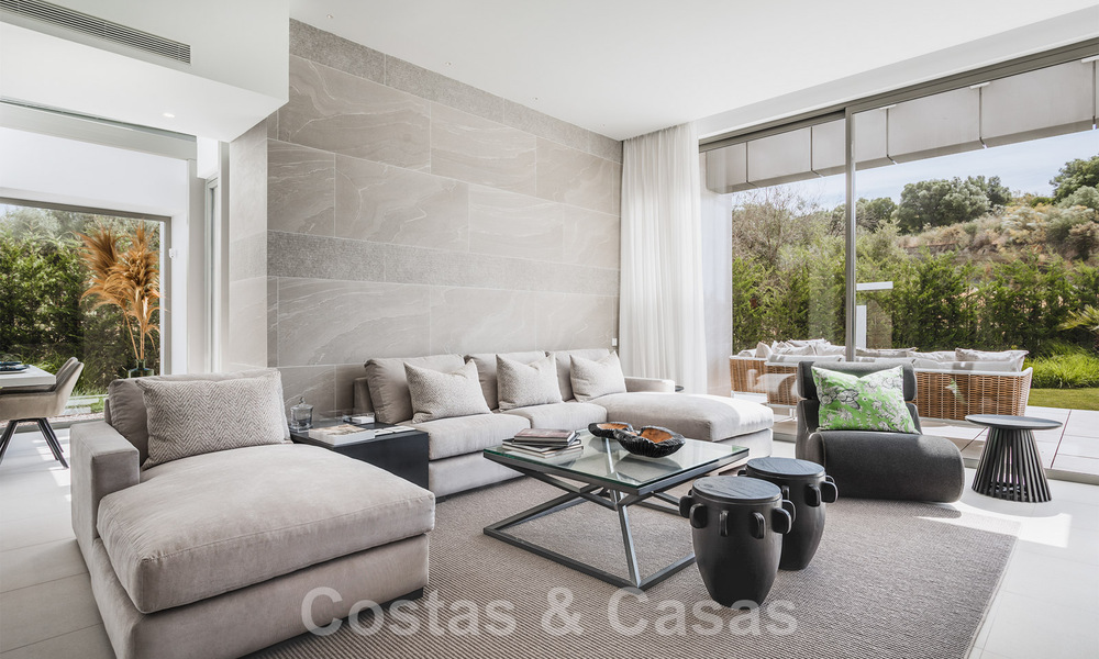 Nieuwe moderne vrijstaande luxe villa's te koop op de New Golden Mile, tussen Marbella en Estepona. Instapklaar. 43068