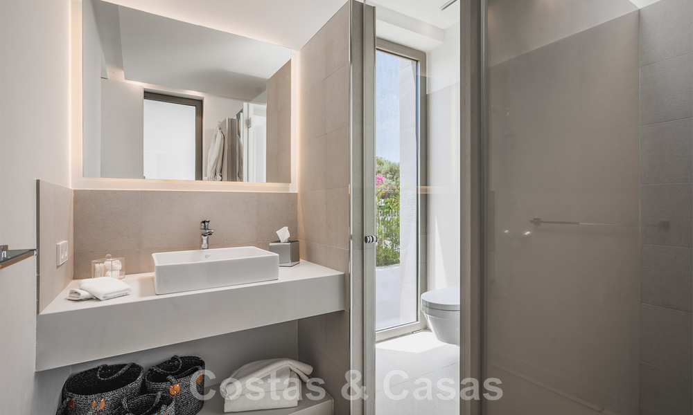 Nieuwe moderne vrijstaande luxe villa's te koop op de New Golden Mile, tussen Marbella en Estepona. Instapklaar. 43073