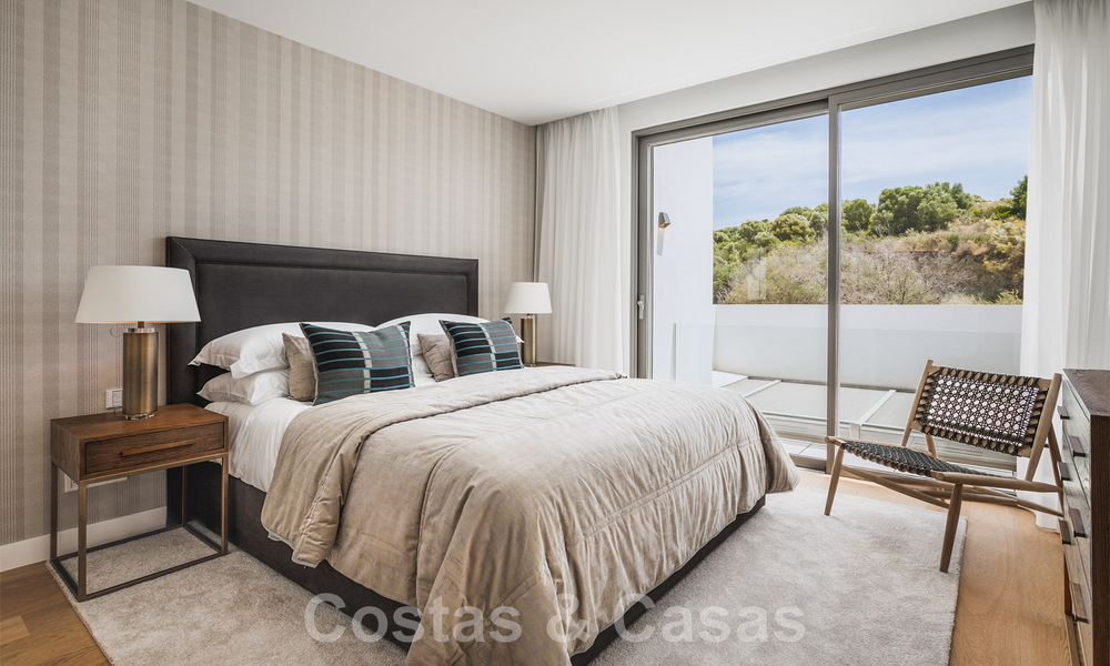 Nieuwe moderne vrijstaande luxe villa's te koop op de New Golden Mile, tussen Marbella en Estepona. Instapklaar. 43074