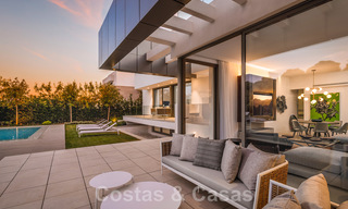 Nieuwe moderne vrijstaande luxe villa's te koop op de New Golden Mile, tussen Marbella en Estepona. Instapklaar. 43078 