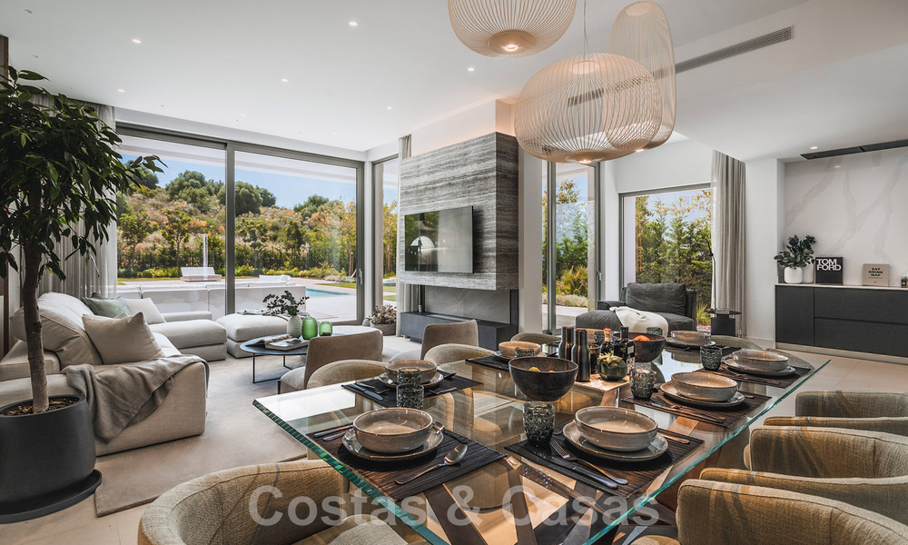 Nieuwe moderne vrijstaande luxe villa's te koop op de New Golden Mile, tussen Marbella en Estepona. Instapklaar. 43081