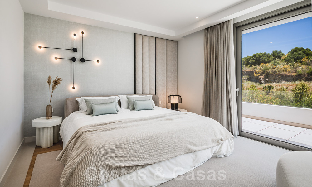 Nieuwe moderne vrijstaande luxe villa's te koop op de New Golden Mile, tussen Marbella en Estepona. Instapklaar. 43087