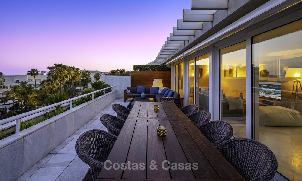 Zeer luxueus 4 slaapkamer penthouse appartement te koop in een exclusief complex aan het strand, Puerto Banus, Marbella 13650