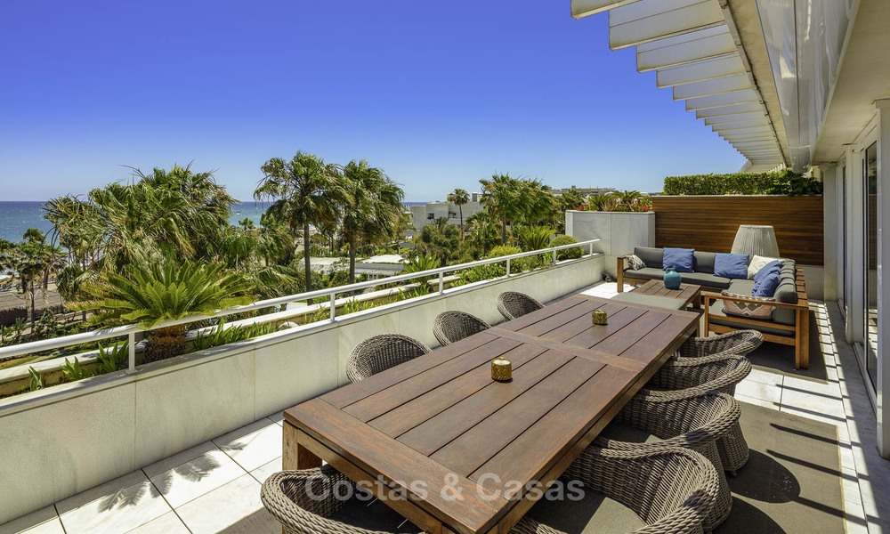 Zeer luxueus 4 slaapkamer penthouse appartement te koop in een exclusief complex aan het strand, Puerto Banus, Marbella 13657