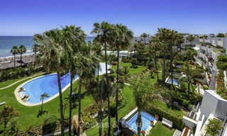 Zeer luxueus 4 slaapkamer penthouse appartement te koop in een exclusief complex aan het strand, Puerto Banus, Marbella 13658 