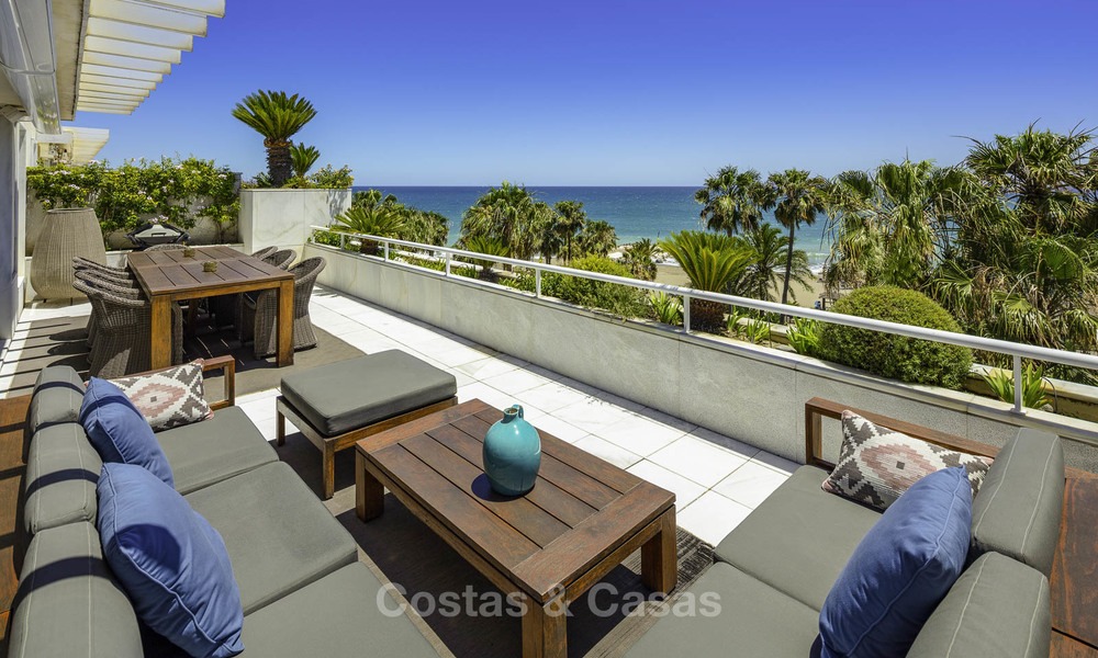Zeer luxueus 4 slaapkamer penthouse appartement te koop in een exclusief complex aan het strand, Puerto Banus, Marbella 13659