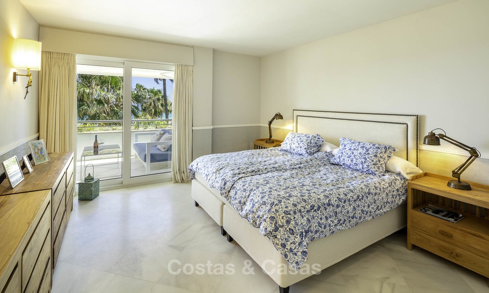 Zeer luxueus 4 slaapkamer penthouse appartement te koop in een exclusief complex aan het strand, Puerto Banus, Marbella 13668