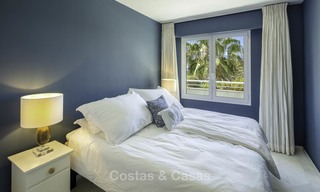 Zeer luxueus 4 slaapkamer penthouse appartement te koop in een exclusief complex aan het strand, Puerto Banus, Marbella 13670 