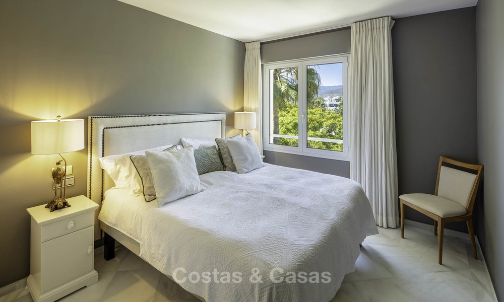 Zeer luxueus 4 slaapkamer penthouse appartement te koop in een exclusief complex aan het strand, Puerto Banus, Marbella 13671