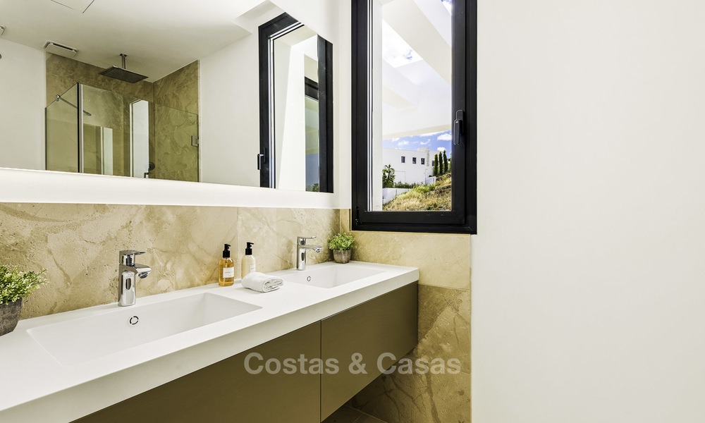 Gloednieuwe moderne designer villa met prachtig zeezicht te koop, instapklaar, Benahavis - Marbella 13693
