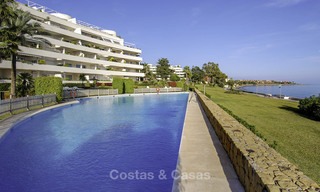 Appartementen en Penthouses te koop in een luxe strandcomplex op de New Golden Mile, tussen Marbella en Estepona 13773 