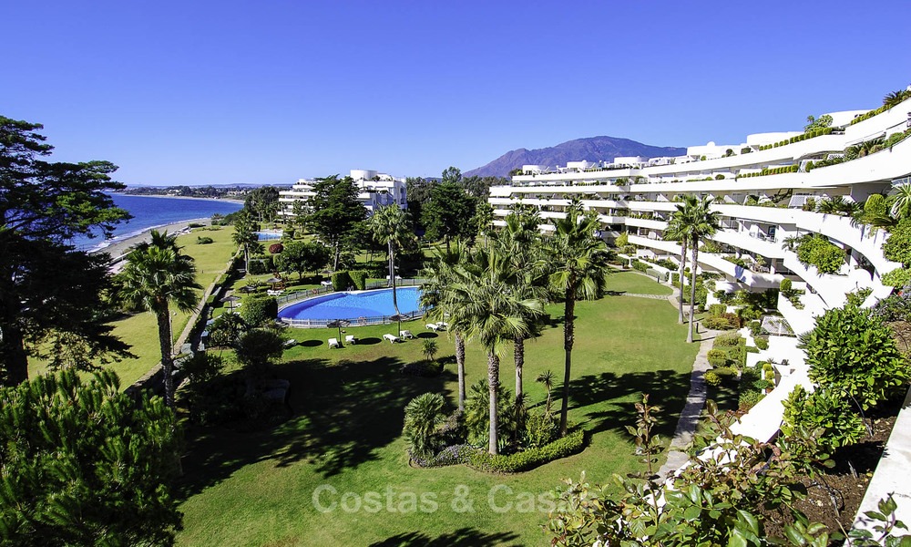 Appartementen en Penthouses te koop in een luxe strandcomplex op de New Golden Mile, tussen Marbella en Estepona 13778