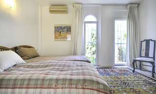 Charmante, volledig gerenoveerde villa te koop in het hart van de Golfvallei, Nueva Andalucia, Marbella 13834 