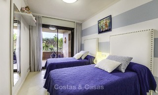 Charmant klasse appartement te koop in een stijlvolle urbanisatie, strandzijde tussen Marbella en Estepona 13920 