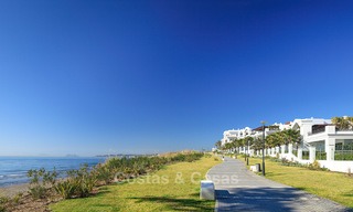 Doncella Beach: Exclusieve eerstelijns strand appartementen en Penthouses te koop in Estepona 14032 