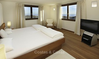 Te koop: klassieke villa met panoramisch zeezicht en gastenverblijf, in een wereldklasse golfresort te Benahavis - Marbella 14169 