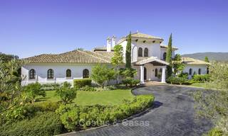 Fraaie gerenoveerde luxe villa in rustieke stijl te koop binnen het exclusieve La Zagaleta Golfresort, Benahavis - Marbella 23255 