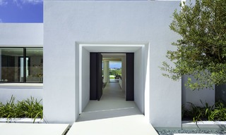 Prachtige volledig gerenoveerde luxe villa te koop, direct aan de golfbaan, Nueva Andalucia, Marbella 14242 