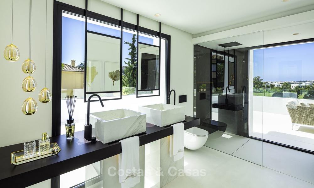 Prachtige volledig gerenoveerde luxe villa te koop, direct aan de golfbaan, Nueva Andalucia, Marbella 14247