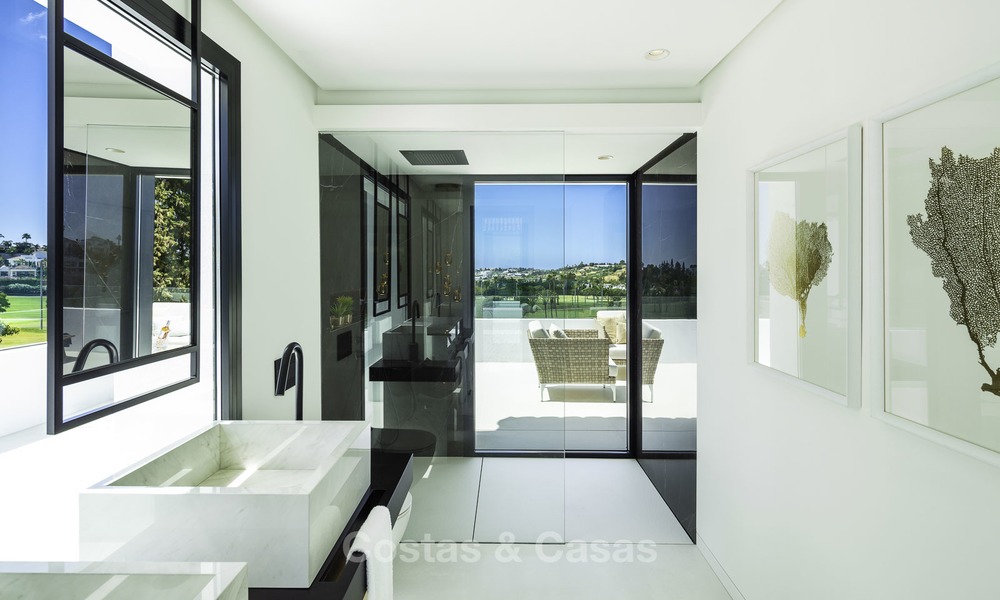 Prachtige volledig gerenoveerde luxe villa te koop, direct aan de golfbaan, Nueva Andalucia, Marbella 14248