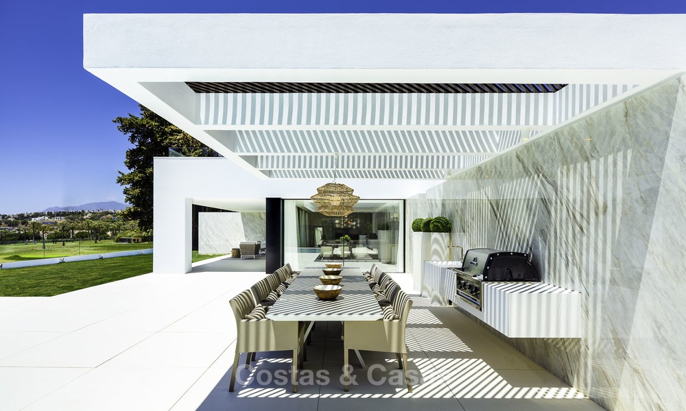 Prachtige volledig gerenoveerde luxe villa te koop, direct aan de golfbaan, Nueva Andalucia, Marbella 14258