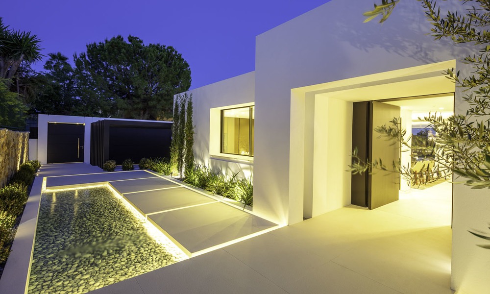 Prachtige volledig gerenoveerde luxe villa te koop, direct aan de golfbaan, Nueva Andalucia, Marbella 14272