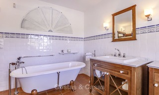 Charmante, zeer ruime villa in Mediterrane stijl te koop, op loopafstand van het strand, Oost Marbella 14473 
