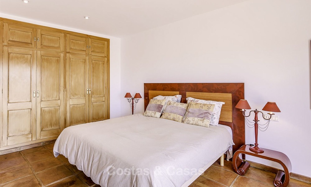 Charmante, zeer ruime villa in Mediterrane stijl te koop, op loopafstand van het strand, Oost Marbella 14476