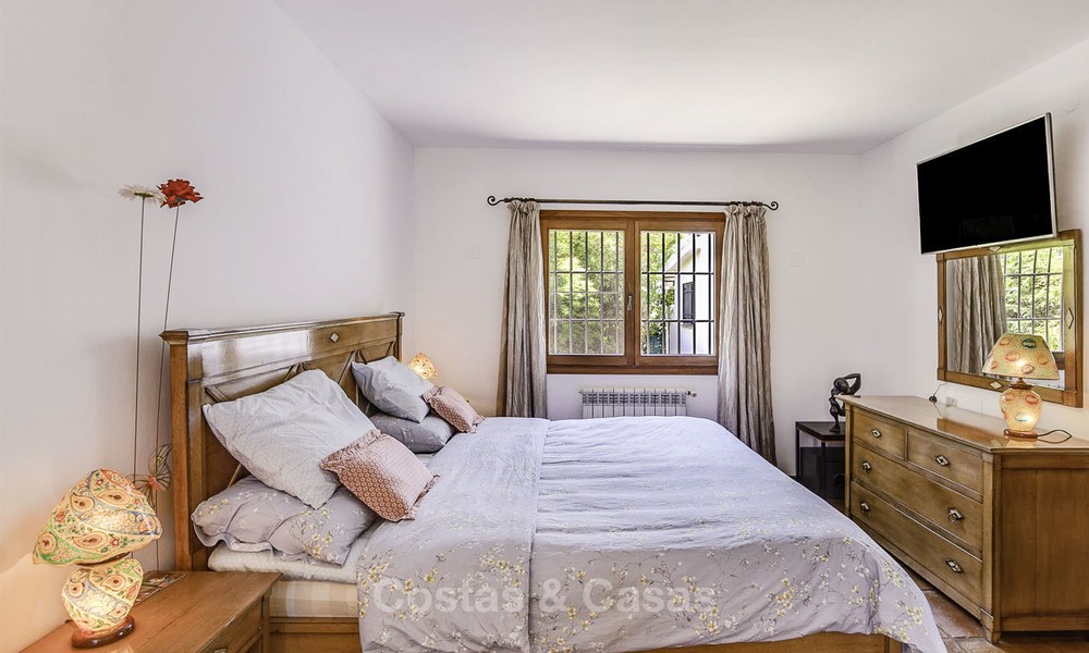 Charmante, zeer ruime villa in Mediterrane stijl te koop, op loopafstand van het strand, Oost Marbella 14485