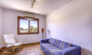 Charmante, zeer ruime villa in Mediterrane stijl te koop, op loopafstand van het strand, Oost Marbella 14491 