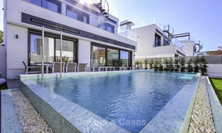Gloednieuwe luxe villa aan het strand te koop op de Golden Mile, Marbella, op wandelafstand van het strand en Puerto Banus 14445 