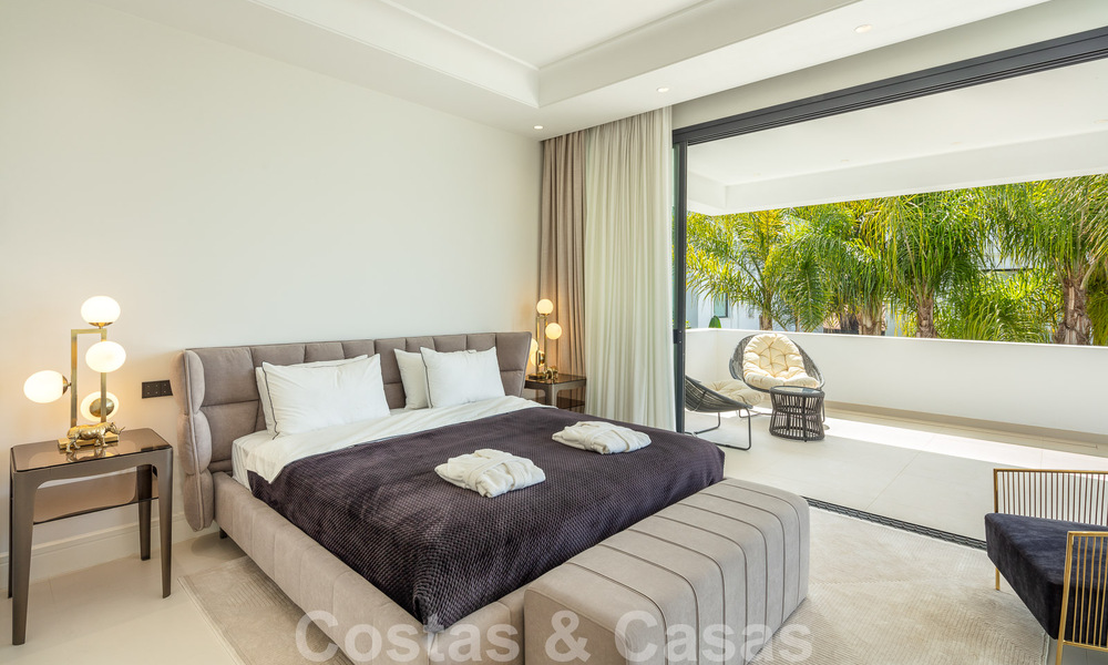 Luxe villa aan het strand te koop op de Golden Mile, Marbella, op wandelafstand van het strand en Puerto Banus 801476