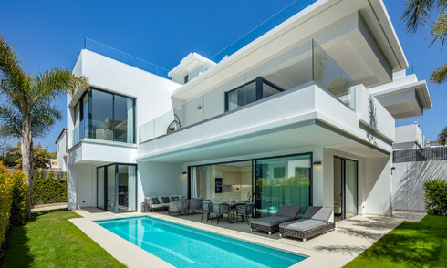 Luxe villa aan het strand te koop op de Golden Mile, Marbella, op wandelafstand van het strand en Puerto Banus 801478