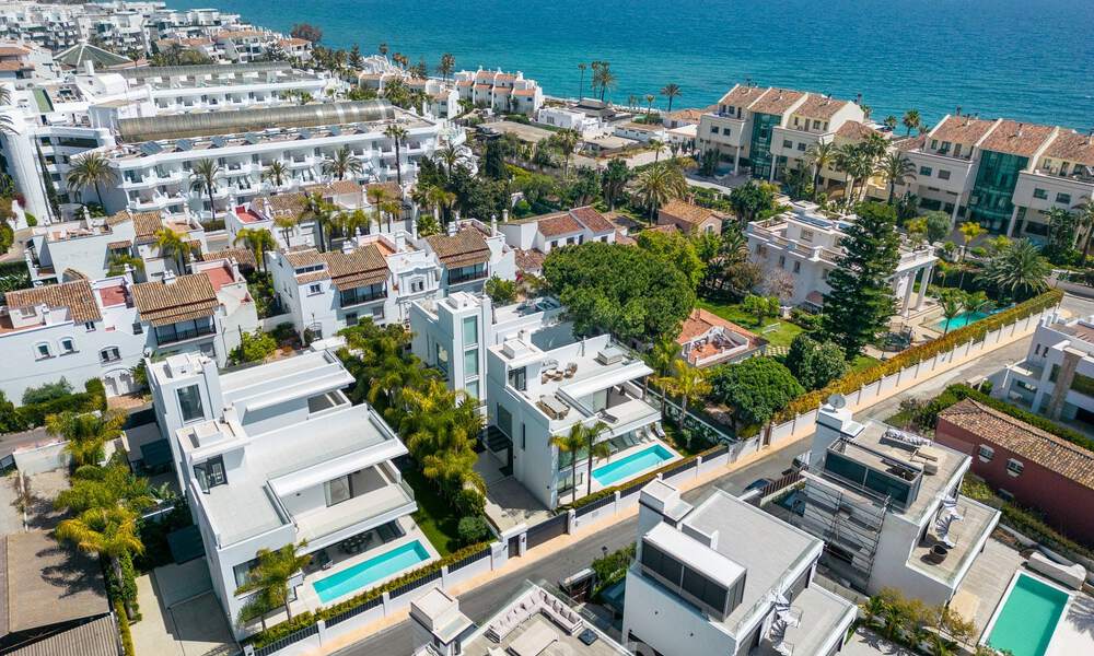 Luxe villa aan het strand te koop op de Golden Mile, Marbella, op wandelafstand van het strand en Puerto Banus 801482