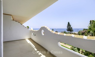Volledig gerenoveerd appartement met panoramisch zeezicht te koop, direct aan het strand, Mijas Costa 14659 