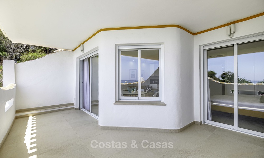 Volledig gerenoveerd appartement met panoramisch zeezicht te koop, direct aan het strand, Mijas Costa 14660