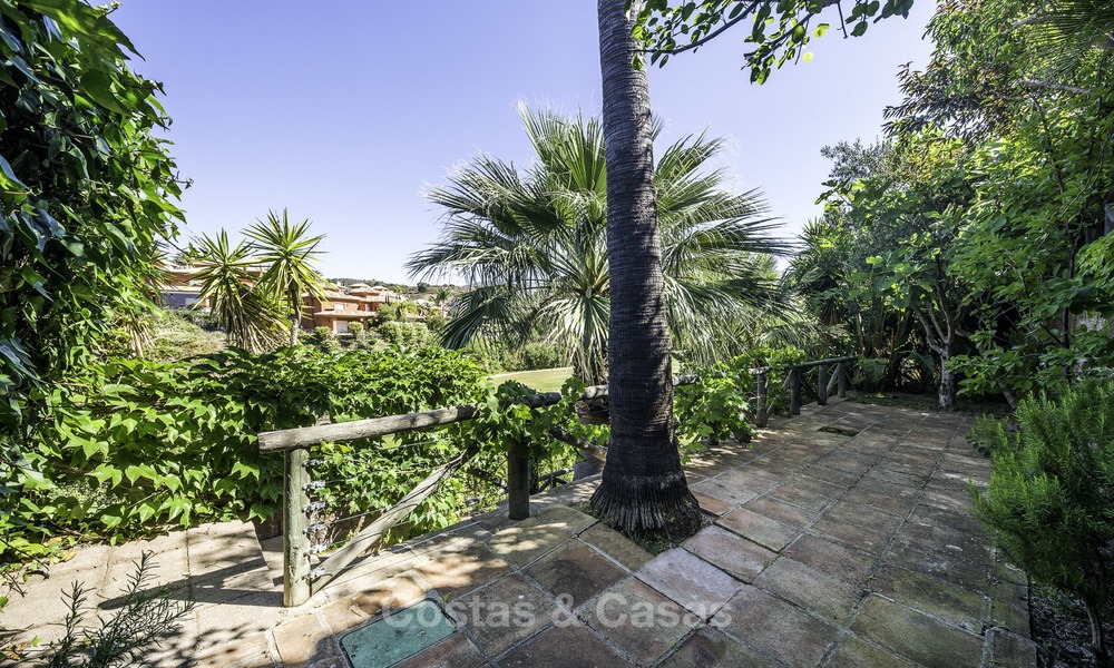 Recentelijk gerenoveerde half vrijstaande woning met spectaculaire uitzichten te koop, eerstelijnsgolf te Oost Marbella 14691