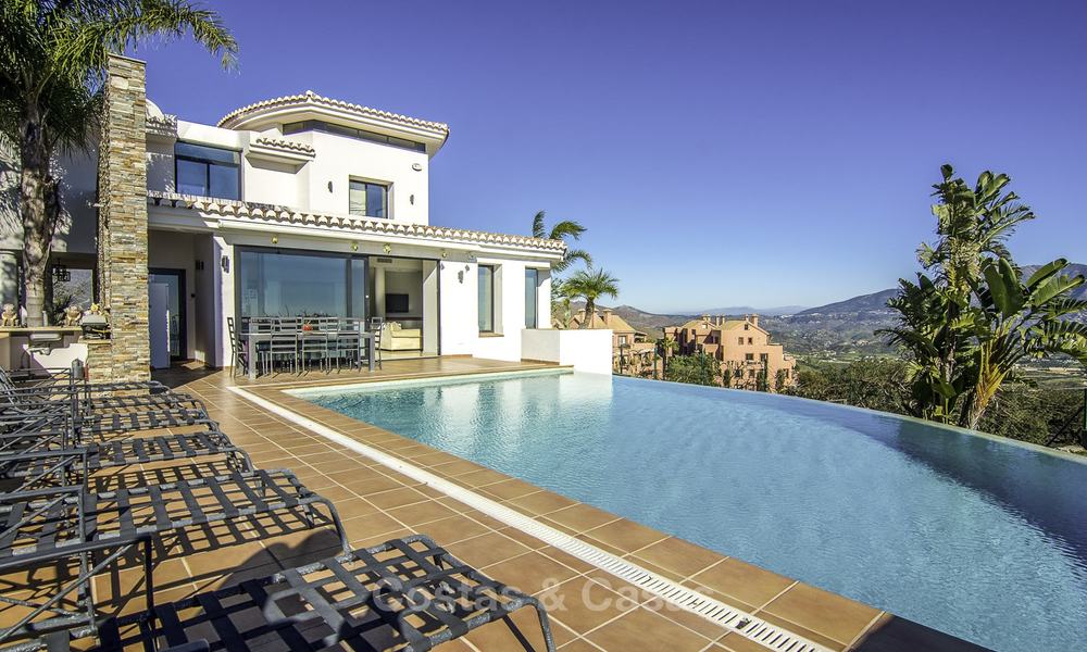 Prachtige modern-Andalusische villa met spectaculair panoramisch zeezicht te koop in Oost-Marbella 14787