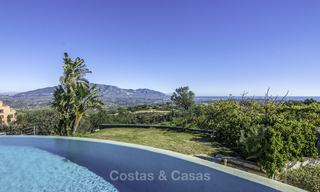 Prachtige modern-Andalusische villa met spectaculair panoramisch zeezicht te koop in Oost-Marbella 14788 
