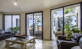 Prachtige modern-Andalusische villa met spectaculair panoramisch zeezicht te koop in Oost-Marbella 14795 