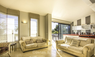 Prachtige modern-Andalusische villa met spectaculair panoramisch zeezicht te koop in Oost-Marbella 14804 