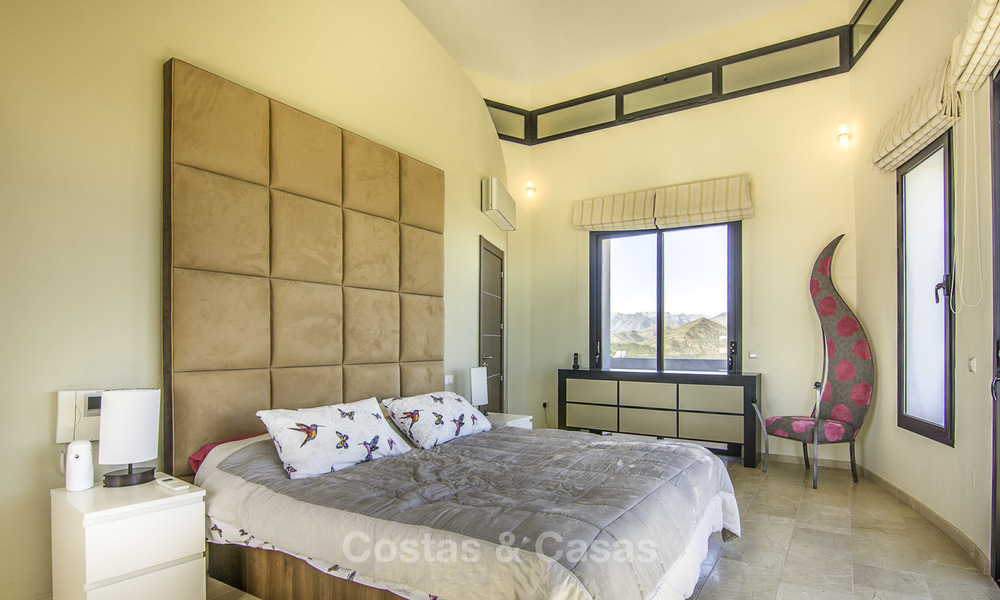 Prachtige modern-Andalusische villa met spectaculair panoramisch zeezicht te koop in Oost-Marbella 14805