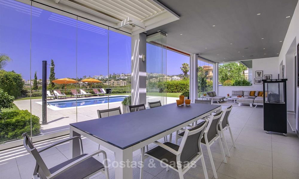 Elegante en zeer ruime modern-klassieke villa te koop, direct aan de golfbaan in Elviria, Oost-Marbella 14871