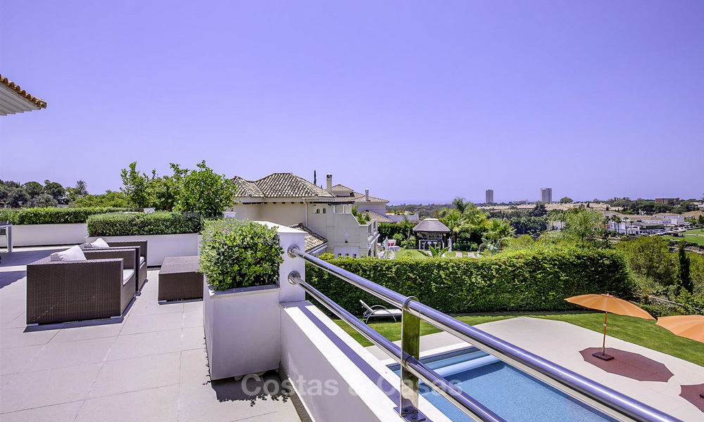 Elegante en zeer ruime modern-klassieke villa te koop, direct aan de golfbaan in Elviria, Oost-Marbella 14886