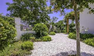 Elegante en zeer ruime modern-klassieke villa te koop, direct aan de golfbaan in Elviria, Oost-Marbella 14897 