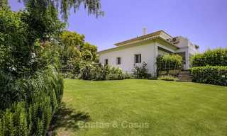 Elegante en zeer ruime modern-klassieke villa te koop, direct aan de golfbaan in Elviria, Oost-Marbella 14899 