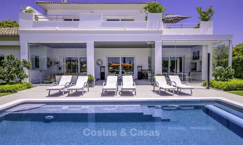 Elegante en zeer ruime modern-klassieke villa te koop, direct aan de golfbaan in Elviria, Oost-Marbella 14901