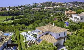 Elegante en zeer ruime modern-klassieke villa te koop, direct aan de golfbaan in Elviria, Oost-Marbella 14902 