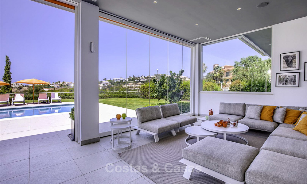 Elegante en zeer ruime modern-klassieke villa te koop, direct aan de golfbaan in Elviria, Oost-Marbella 14908