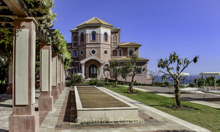 Majestueuze Andalusische luxe villa te koop, op een groot perceel in een exclusief golfresort en met adembenemend zeezicht in Benahavis - Marbella 15033 